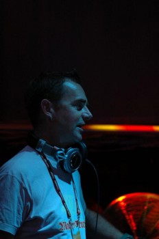 Nick Warren 232x350 Nick Warren în Divino Glam Club din Galaţi