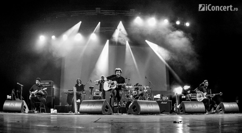 Viţa de Vie în faţa fanilor prezenţi la Teatrul Naţional Bucureşti – Foto: Paul Voicu