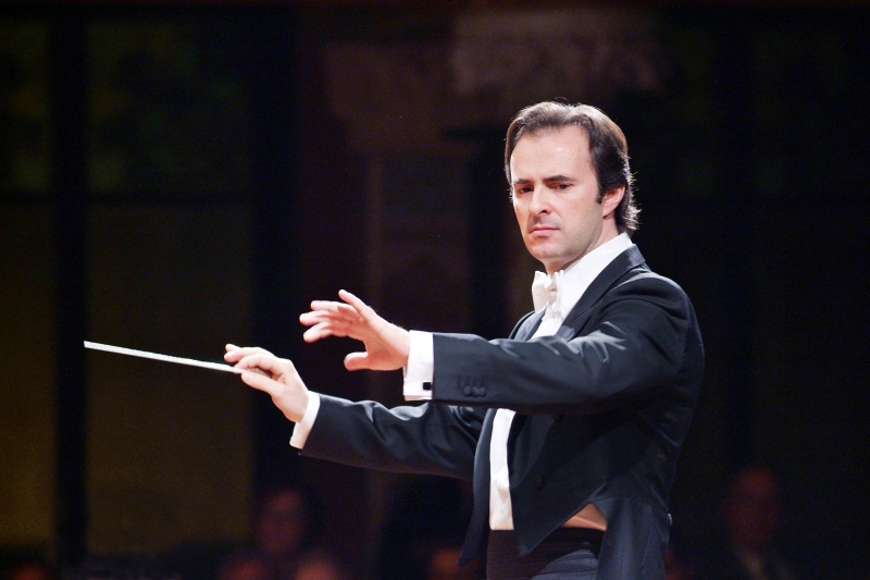 David Gimenez Carreras îşi va dirija unchiul la Bucureşti - Foto: osvalles.com