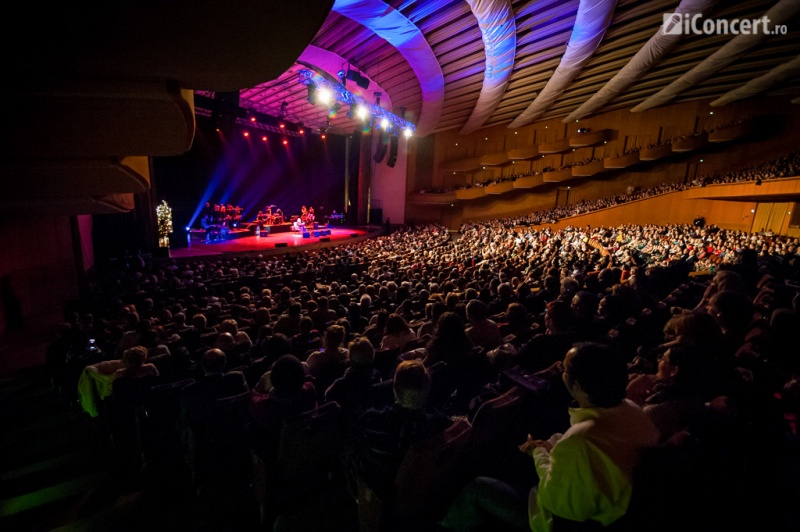 Publicul prezent la concertul Demis Roussos la Sala Palatului - Foto: Fabian Radu / iConcert.ro