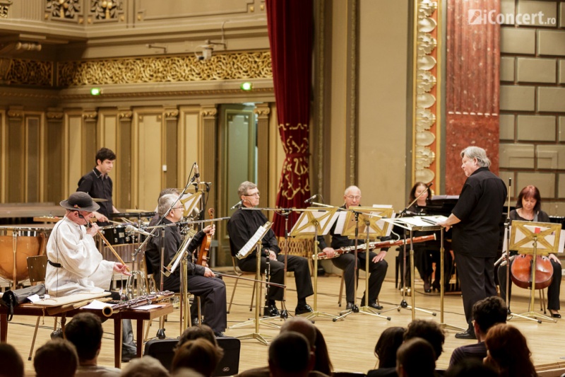 Grigore Leşe, acompaniat de Nicolae Licareţ, la orgă şi de Ansamblul Archaeus, dirijat de Liviu Dănceanu - Foto: Daniel Robert Dinu / iConcert.ro
