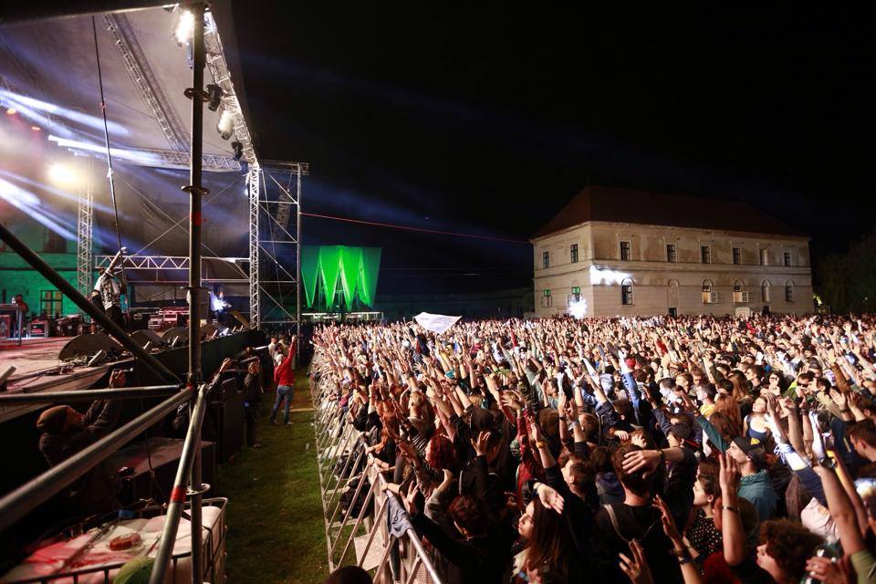 Foreign Beggars alături de fani la Electric Castle 2014 - Foto: Daniel Robert Dinu / iConcert.ro