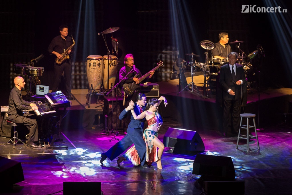 Dansatorii lui Julio Iglesias au incins atmosfera la Bucureşti - Foto: Daniel Robert Dinu / iConcert.ro