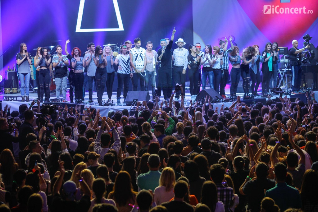 Trupa VUNK, în formulă extinsă, la finalul concertului - Foto: Nicolae Stoian / iConcert.ro