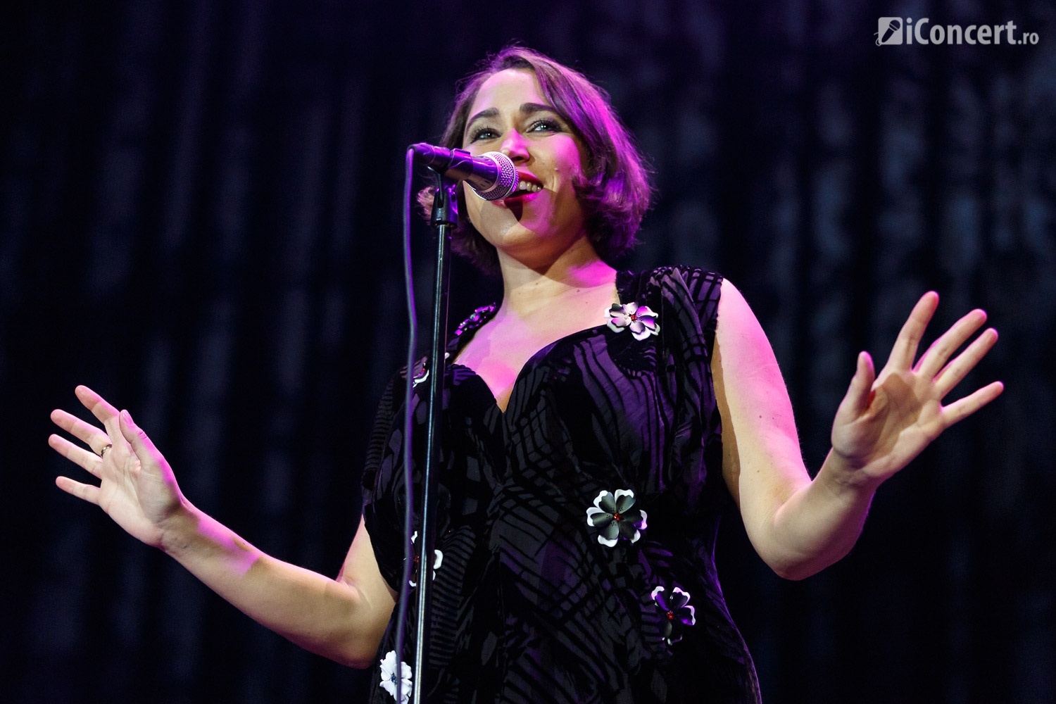China Forbes alături de Pink Martini la Sala Palatului din Bucureşti - Daniel Robert Dinu / iConcert.ro