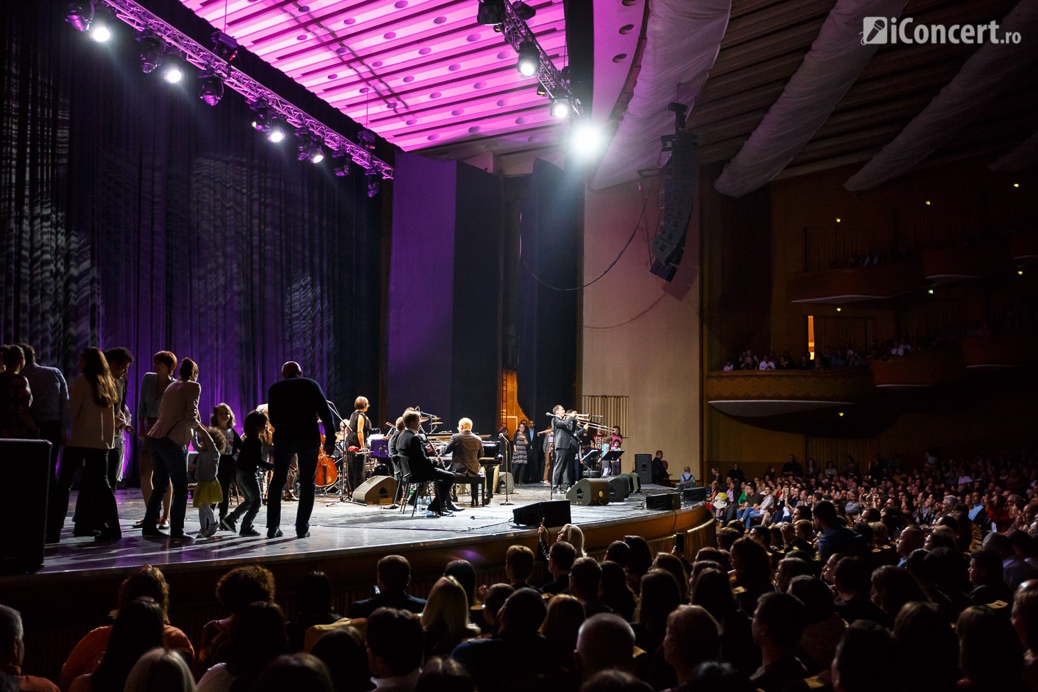 Pink Martini la Sala Palatului din Bucureşti - Daniel Robert Dinu / iConcert.ro