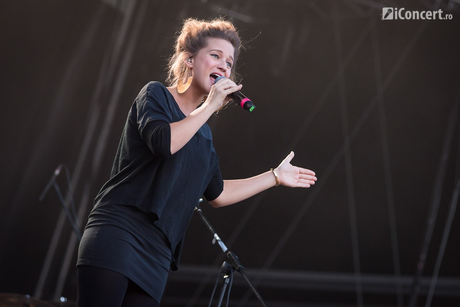 Selah Sue, în deschiderea concertului Sia de la Bucureşti - Foto: Florin Matincă / iConcert.ro
