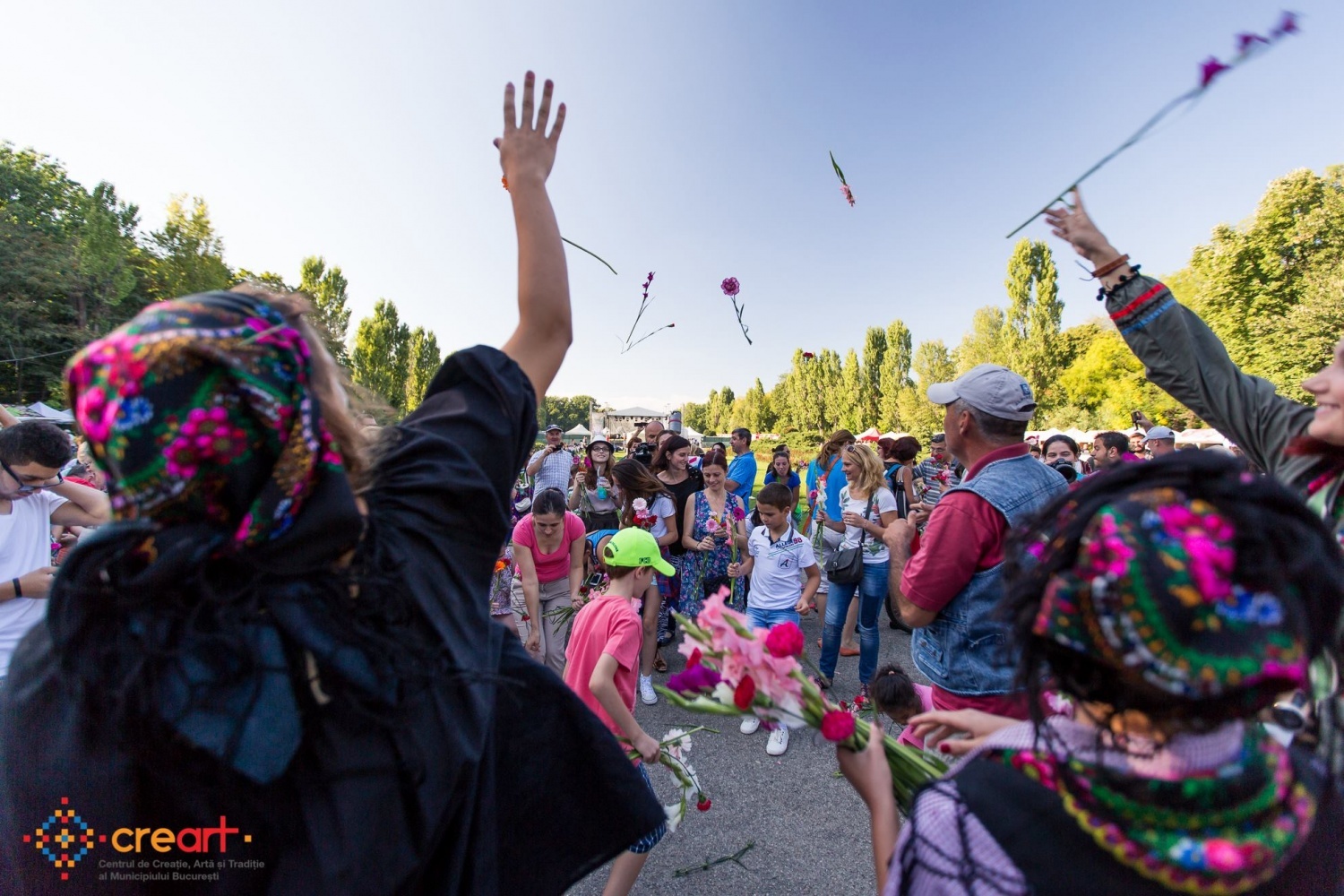 "Bătaia cu flori" - Foto: Andrei Petcu